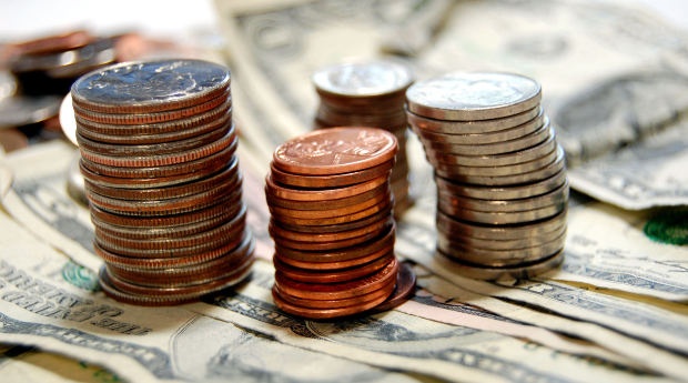 coins_and_dollar_bills_stock_image_-_May_17_2013.jpg